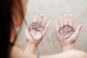 Les vitamines anti-chute de cheveux : quelles sont celles qui favorisent la croissance des cheveux ?