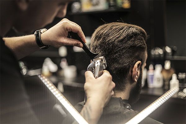 Il est difficile de prédire avec précision Les coupes de cheveux pour hommes qui seront tendance en 2026.