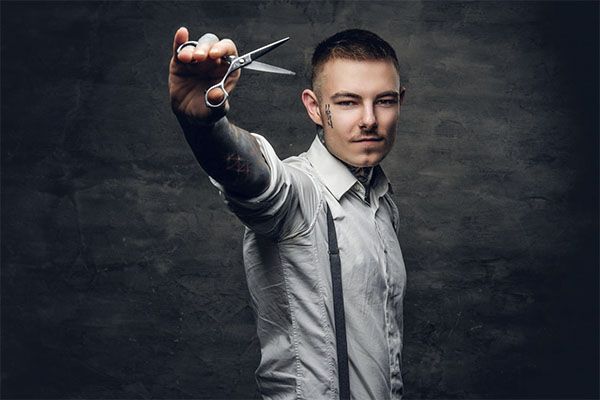 Les tendances en matière de coupe de cheveux pour hommes évoluent constamment, et 2026 ne fera pas exception. Les coupes de cheveux pour hommes qui seront tendance en 2026 mettront l'accent sur des styles plus longs et texturés et de coiffures décontractées mais élégantes.
