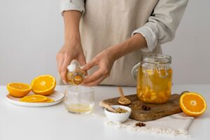 Nature morte d'une bouteille de kombucha, vitamines pour prévenir l'alopécie