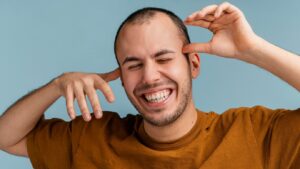 Portrait d'un homme riant, Existe-t-il un remède contre la calvitie?
